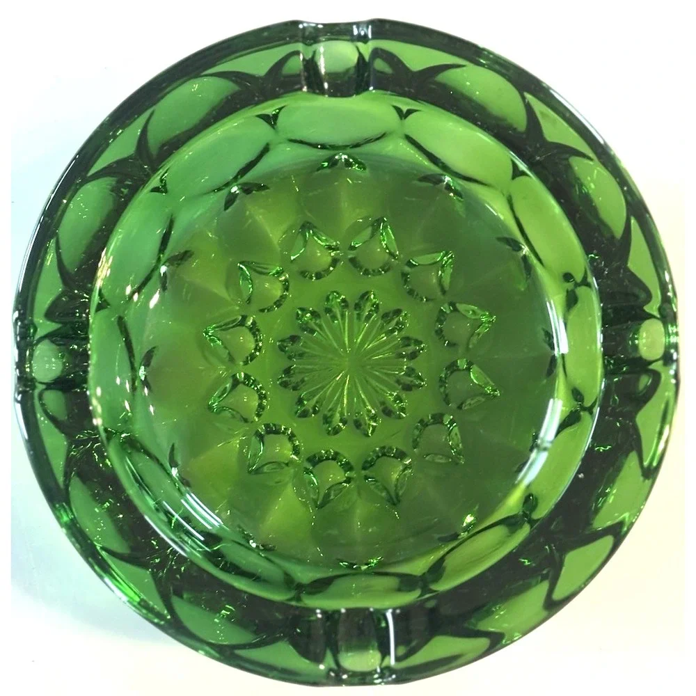 2 Vtg Emerald Green Press Glass Ashtrays Starburst Flower Design 6